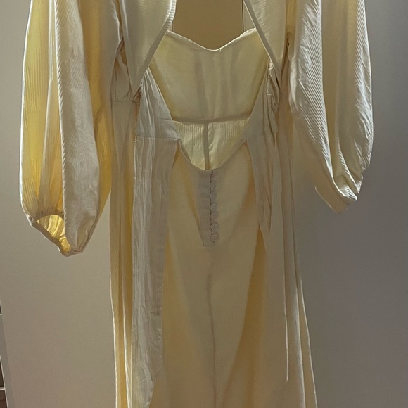 Free people yellow dress with bow on the back and puffy arms. Size M - Picture 5 of 5